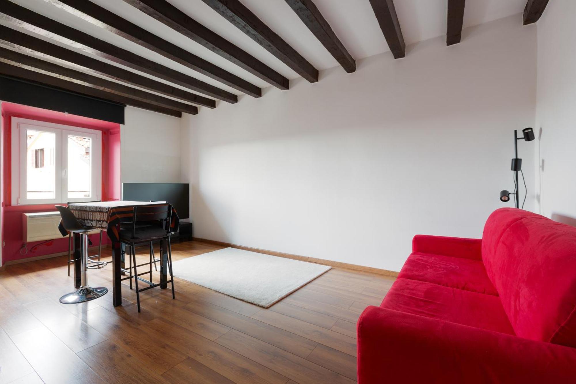 Apartamento Colonne Di San Lorenzo - Colorful Apartment!