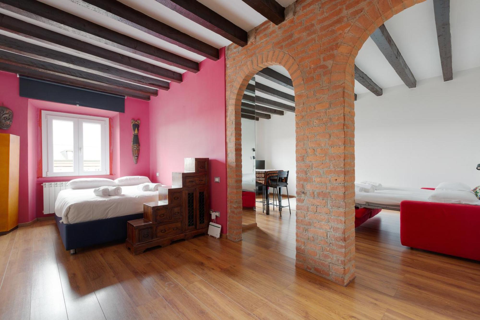 Apartamento Colonne Di San Lorenzo - Colorful Apartment!